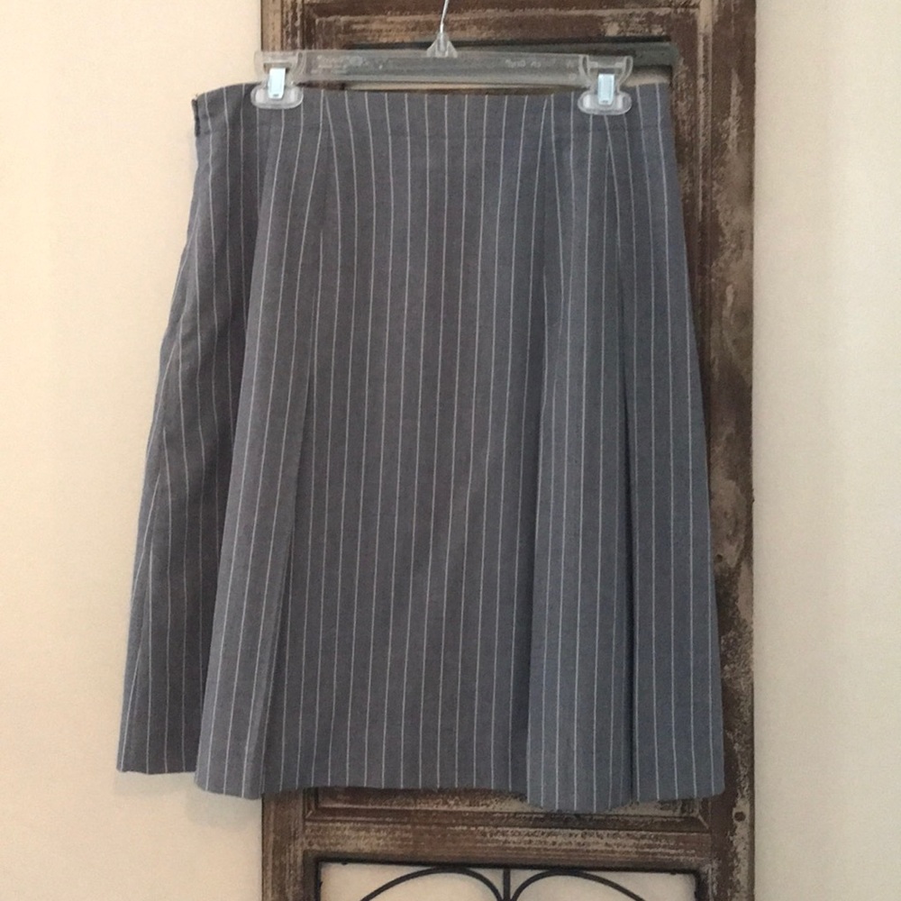 Pin stripped pleas yes skirt